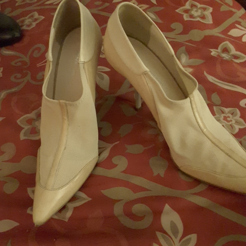 Shoes - Picture 2 of 4